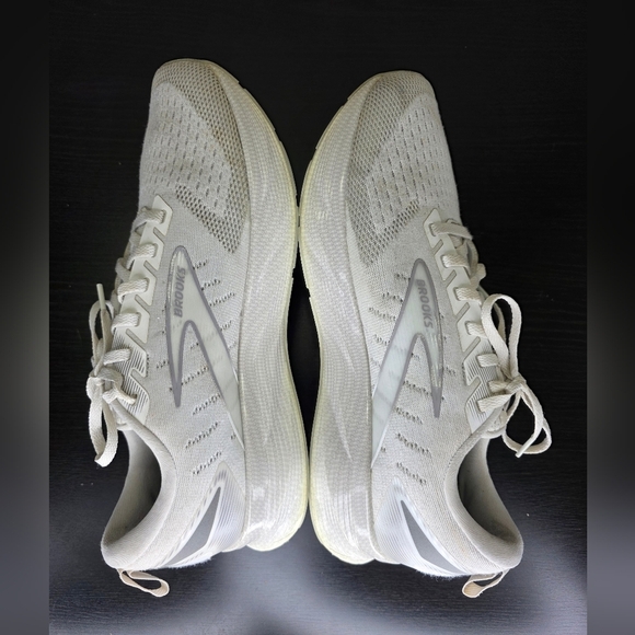 Brooks Levitate 6 Wht Oyster/Mushroom Grey Running Shoe 1103951D-126 Men10 Med D main image 4